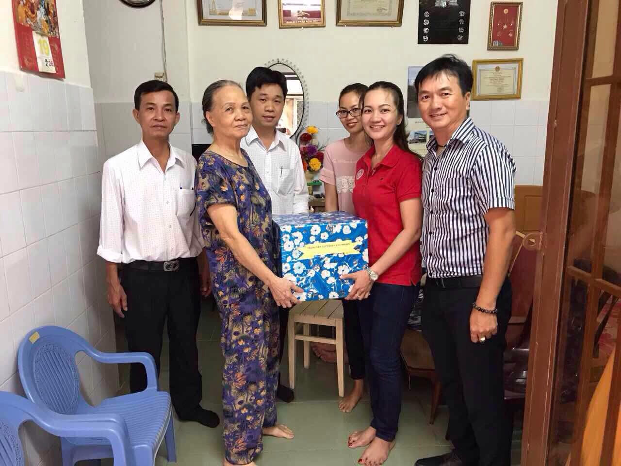 Thể thao Phú Nhuận chăm lo gia đình chính sách nhân kỷ niệm 70 năm ngày Thương binh Liệt sỹ (27/7/1947 – 27/7/2017) Thể thao Phú Nhuận chăm lo gia đình chính sách nhân kỷ niệm 70 năm ngày Thương binh Liệt sỹ (27/7/1947 – 27/7/2017)