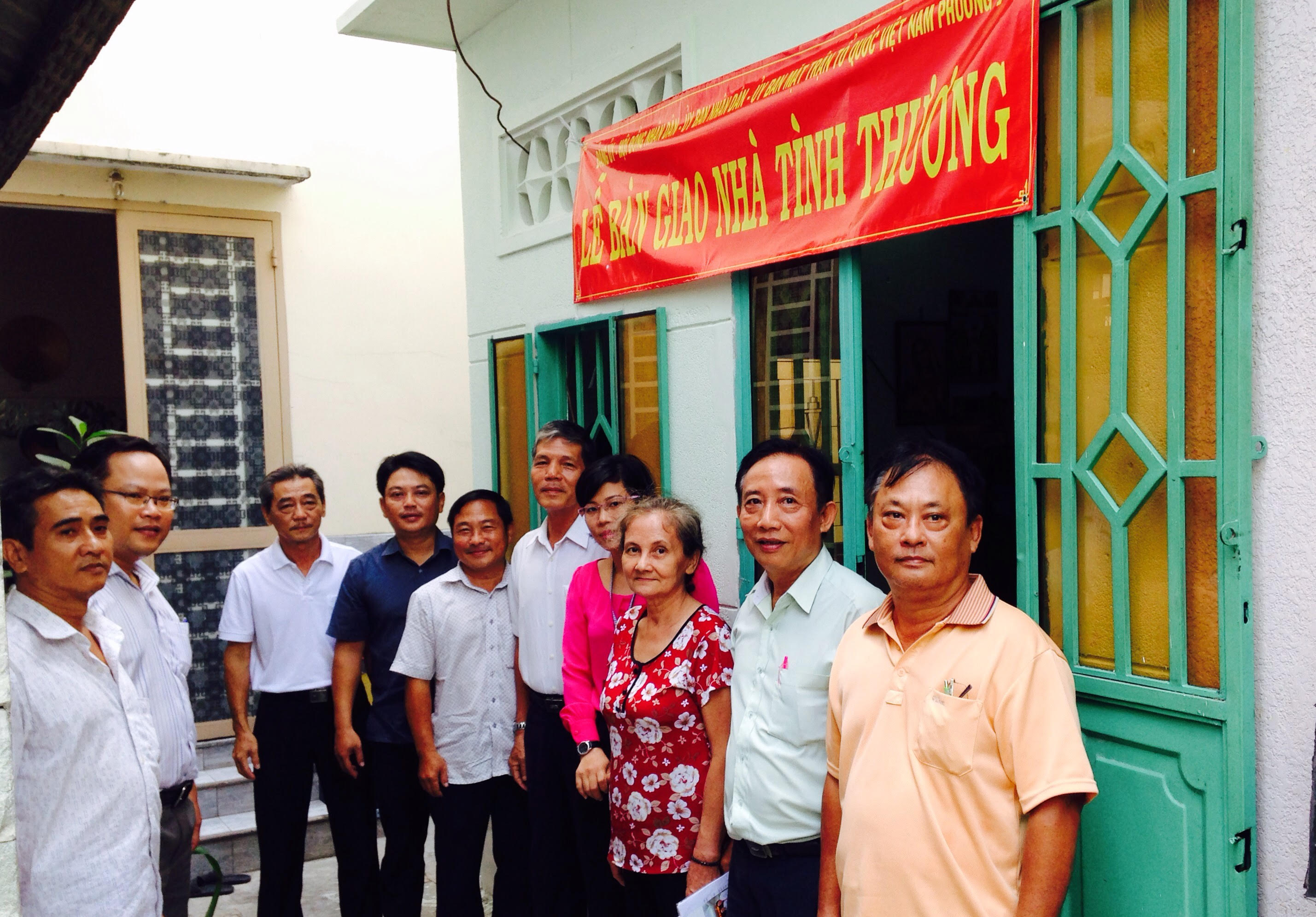 TRUNG TÂM TDTT PHỐI HỢP CÙNG UBND PHƯỜNG 1 SỮA CHỮA NHÀ TÌNH THƯƠNG CHO HỘ NGHÈO