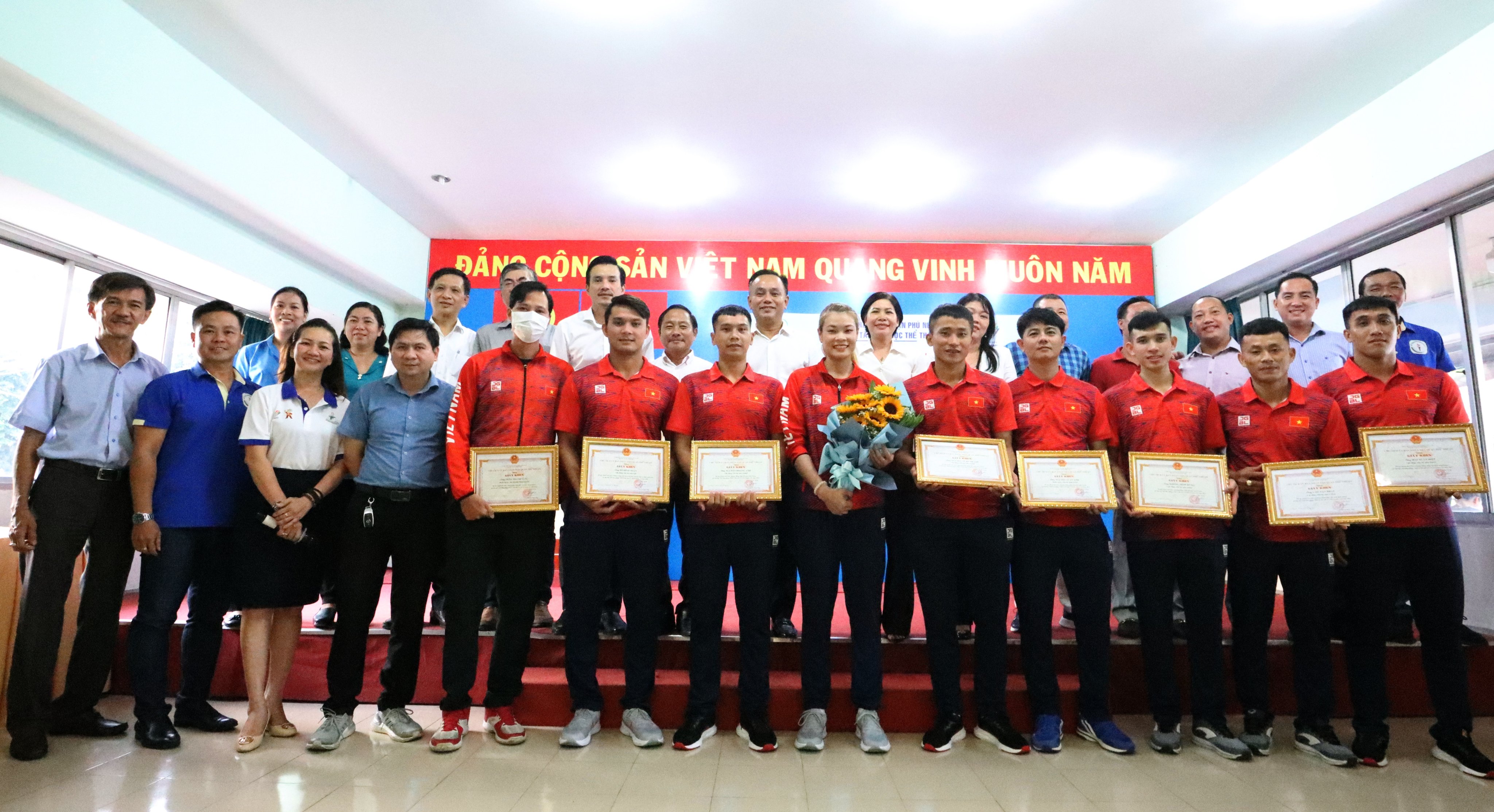QUẬN PHÚ NHUẬN KHEN THƯỞNG HLV, VĐV THAM DỰ SEA GAMES 31 QUẬN PHÚ NHUẬN KHEN THƯỞNG HLV, VĐV THAM DỰ SEA GAMES 31