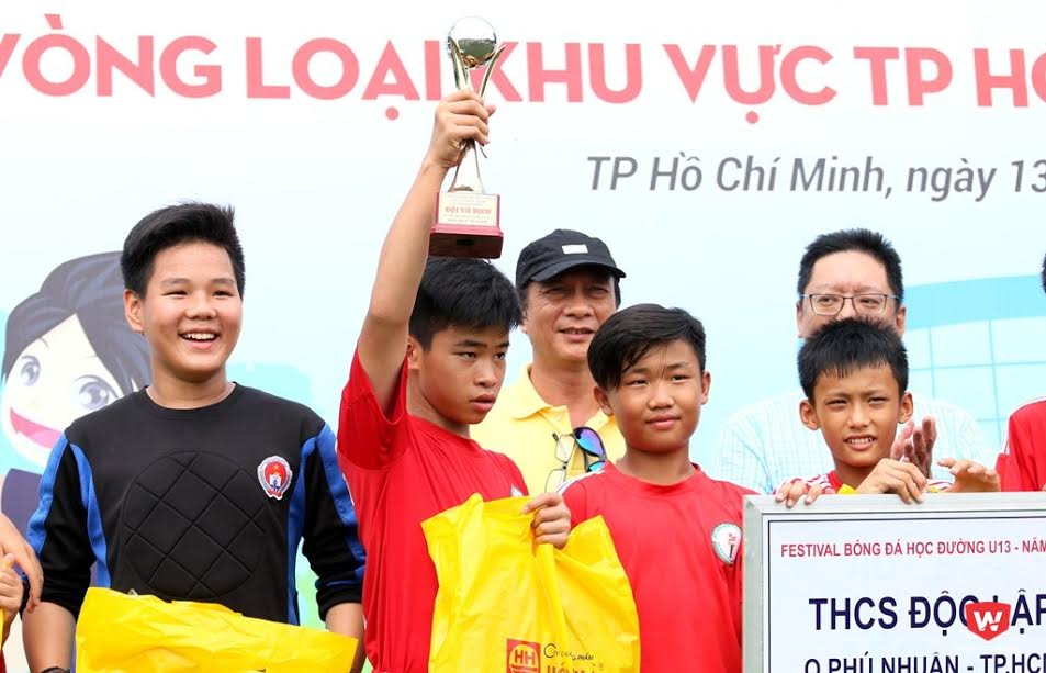 U13 PHÚ NHUẬN GÂY ẤN TƯỢNG MẠNH TẠI VÒNG LOẠI GIẢI BÓNG ĐÁ HỌC ĐƯỜNG TP. HCM