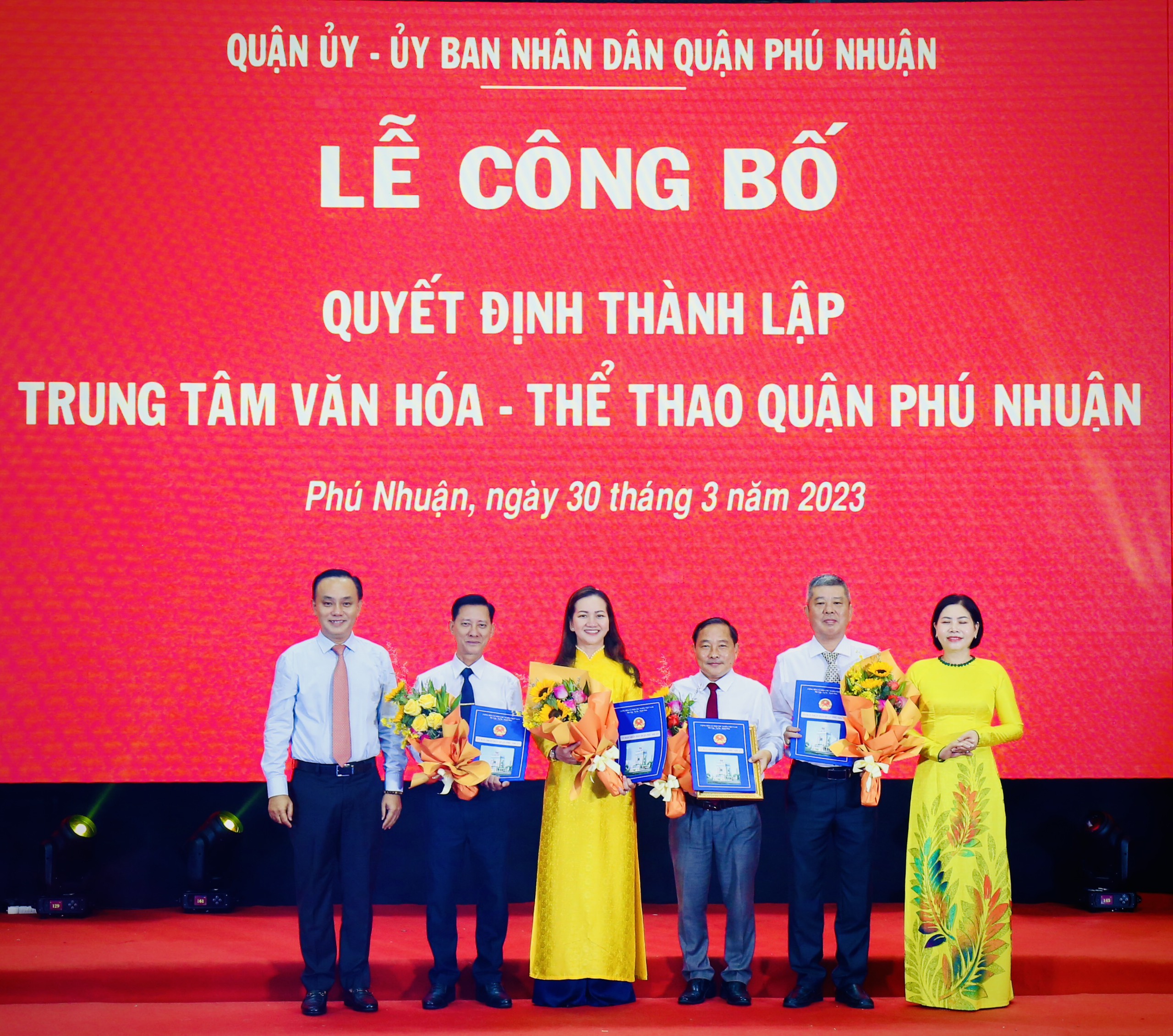 LỄ CÔNG BỐ QUYẾT ĐỊNH THÀNH LẬP TRUNG TÂM VĂN HÓA - THỂ THAO QUẬN PHÚ NHUẬN LỄ CÔNG BỐ QUYẾT ĐỊNH THÀNH LẬP TRUNG TÂM VĂN HÓA - THỂ THAO QUẬN PHÚ NHUẬN
