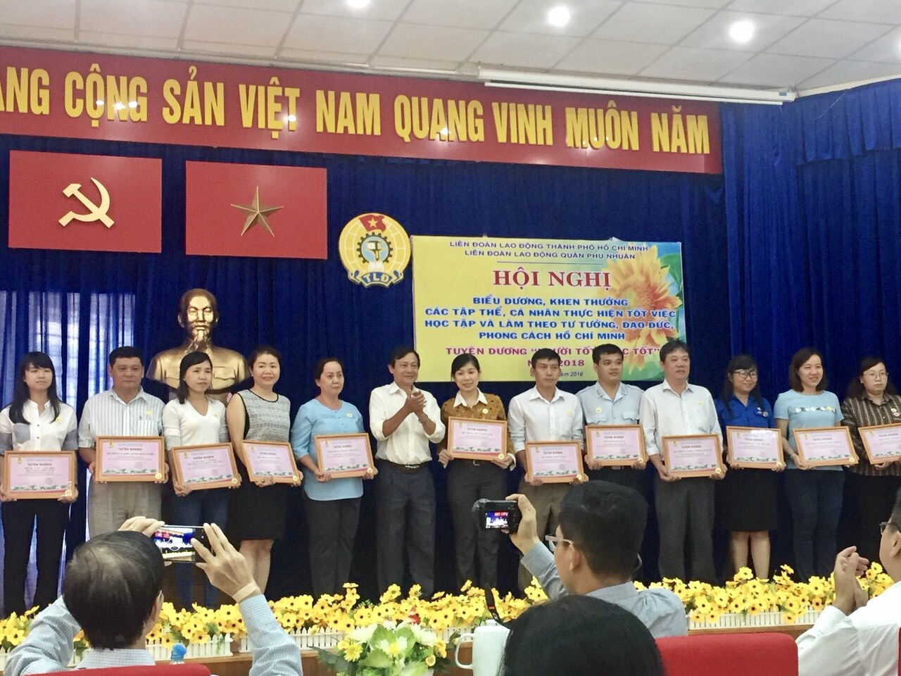 Tuyên dương “Học tập và làm theo tư tưởng, đạo đức, phong cách Hồ Chí Minh” Tuyên dương “Học tập và làm theo tư tưởng, đạo đức, phong cách Hồ Chí Minh”