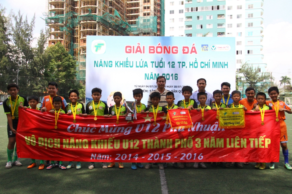 CHIẾN THẮNG NGHẸT THỞ - U12 PHÚ NHUẬN VÔ ĐỊCH LẦN THỨ 3 LIÊN TIẾP CHIẾN THẮNG NGHẸT THỞ - U12 PHÚ NHUẬN VÔ ĐỊCH LẦN THỨ 3 LIÊN TIẾP