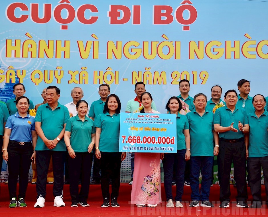 Gần 4.000 người tham gia cuộc đi bộ đồng hành vì người nghèo Gần 4.000 người tham gia cuộc đi bộ đồng hành vì người nghèo