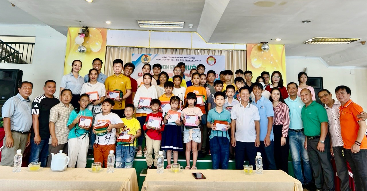 CÔNG ĐOÀN TRUNG TÂM KHEN THƯỞNG CÁC CHÁU ĐẠT THÀNH TÍCH NĂM HỌC 2022-2023 CÔNG ĐOÀN TRUNG TÂM KHEN THƯỞNG CÁC CHÁU ĐẠT THÀNH TÍCH NĂM HỌC 2022-2023