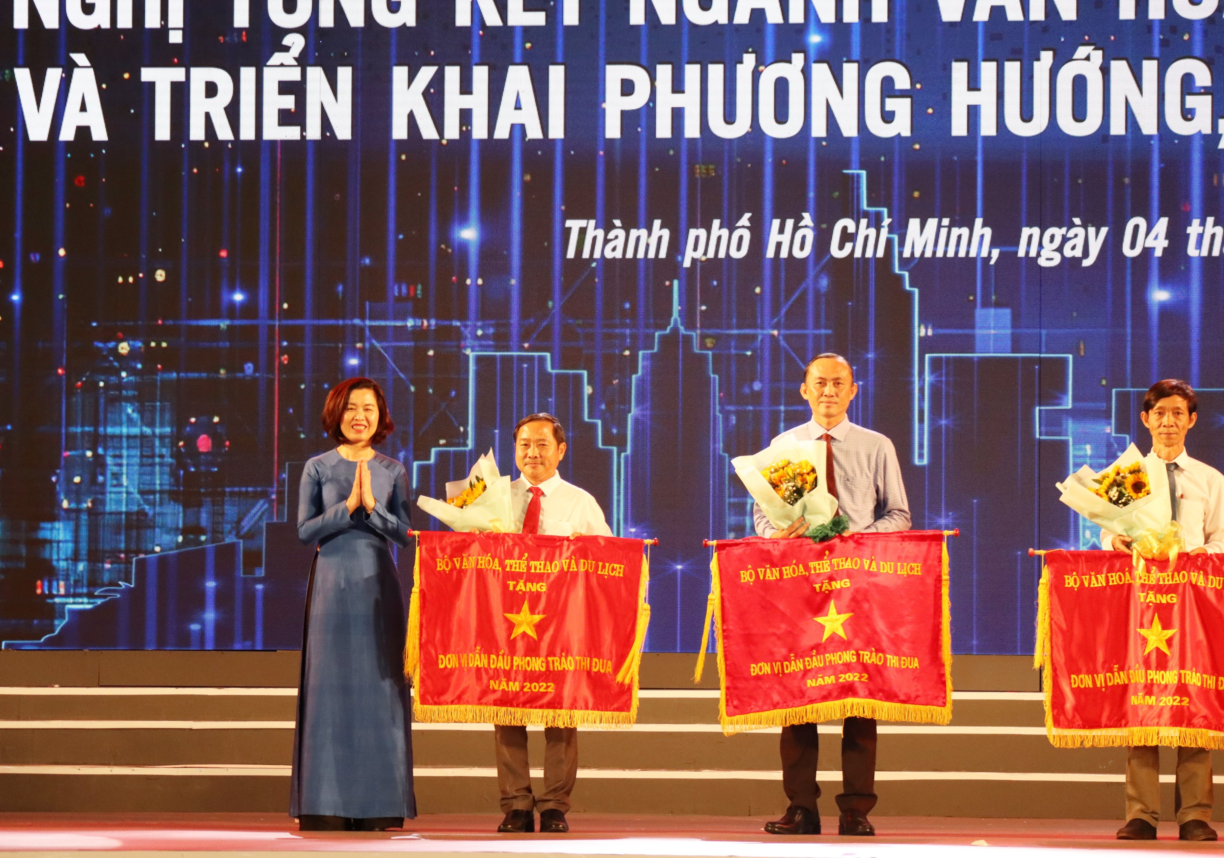 THỂ THAO PHÚ NHUẬN NHẬN CỜ THI ĐUA CỦA BỘ VĂN HÓA, THỂ THAO VÀ DU LỊCH THỂ THAO PHÚ NHUẬN NHẬN CỜ THI ĐUA CỦA BỘ VĂN HÓA, THỂ THAO VÀ DU LỊCH
