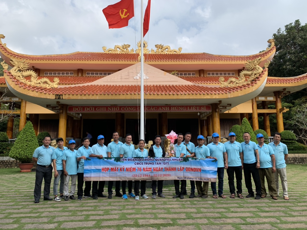 Chuyến “Về nguồn – Theo dòng lịch sử” Chuyến “Về nguồn – Theo dòng lịch sử”