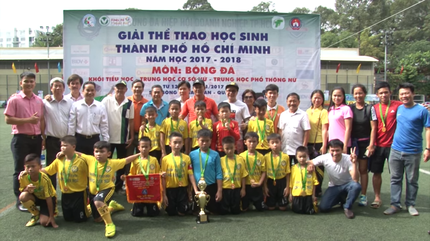 TRƯỜNG ĐẶNG VĂN NGỮ PHÚ NHUẬN VÔ ĐỊCH GIẢI BÓNG ĐÁ THỂ THAO HỌC SINH NH 2017 - 2018 TRƯỜNG ĐẶNG VĂN NGỮ PHÚ NHUẬN VÔ ĐỊCH GIẢI BÓNG ĐÁ THỂ THAO HỌC SINH NH 2017 - 2018