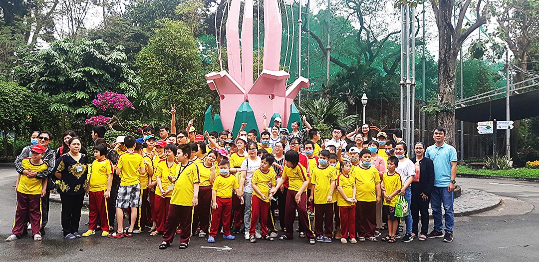 ÁO XANH THANH NIÊN HÒA VỚI  NIỀM VUI CÁC EM KHUYẾT TẬT