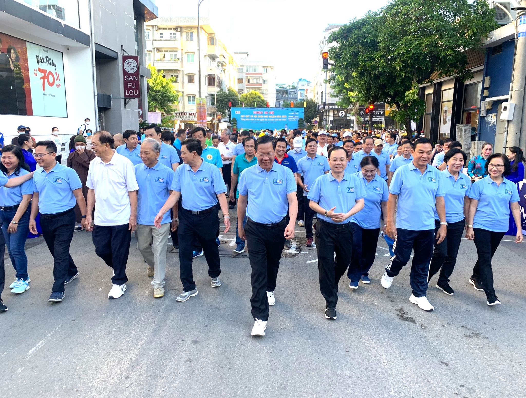 4.000 người dân quận Phú Nhuận tham gia đi bộ gây quỹ chăm lo cho người nghèo năm 2022 4.000 người dân quận Phú Nhuận tham gia đi bộ gây quỹ chăm lo cho người nghèo năm 2022
