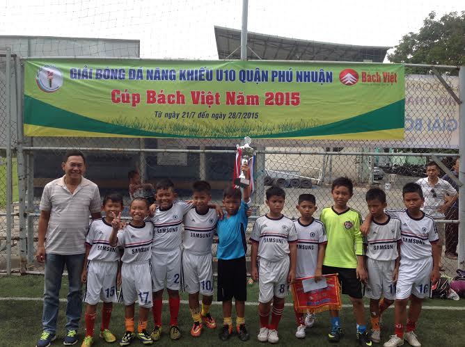 SÂN CHƠI BÓNG ĐÁ U10 QUẬN NHÀ - HÈ 2015 SÂN CHƠI BÓNG ĐÁ U10 QUẬN NHÀ - HÈ 2015